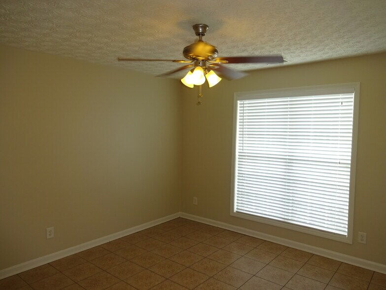 Building Photo - 1311 Aberdare Dr