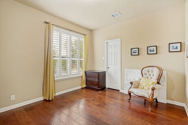 Building Photo - GORGEOUS 5-BEDROOM IN TRIANA SUBDIVISION