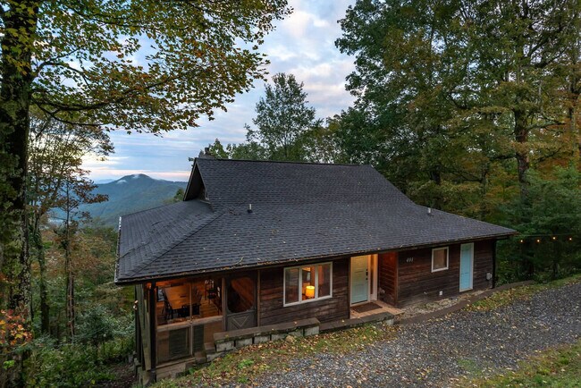 Building Photo - 401 Lookout Dr