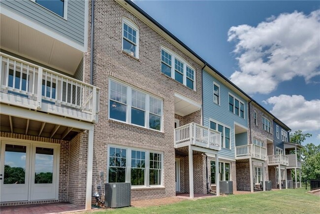 Building Photo - 435 Maplewood Dr