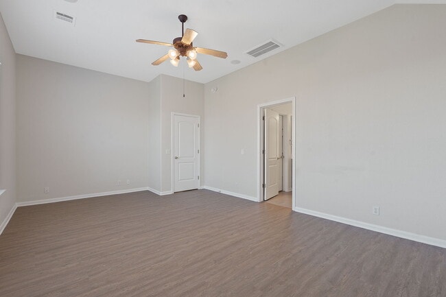 Building Photo - 521 Manchester Ln