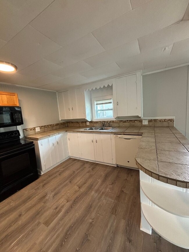 Building Photo - 2 bed 1 bath