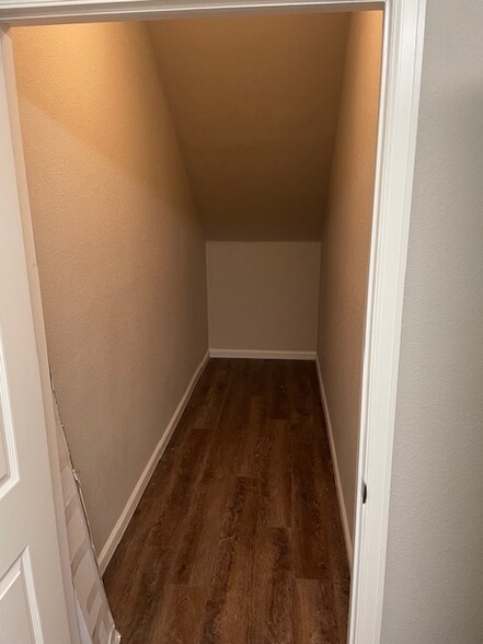 Building Photo - 3764 Ponderosa Dr