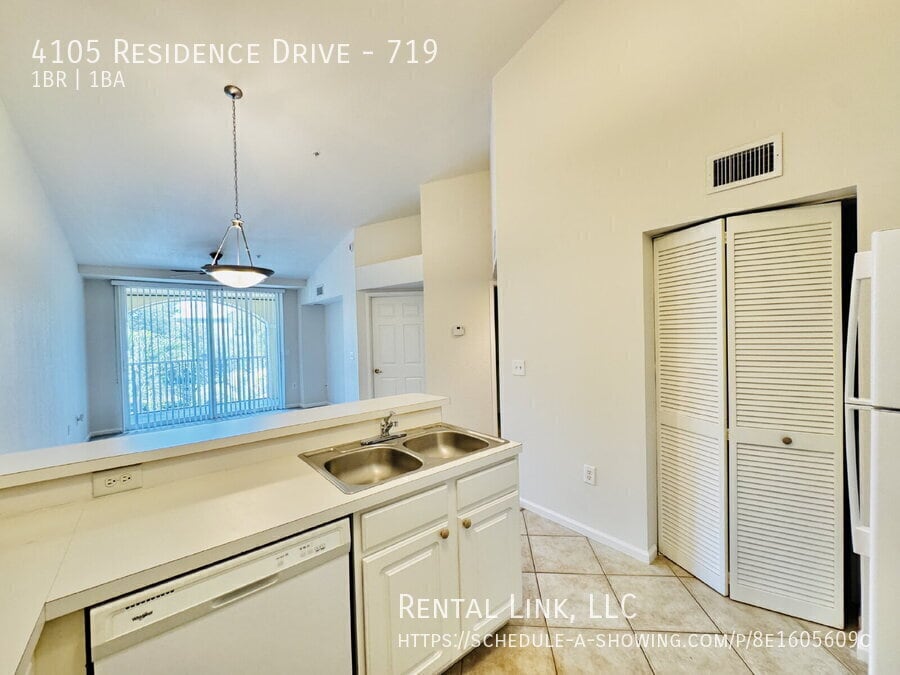 Building Photo - 4105 Residence Drive