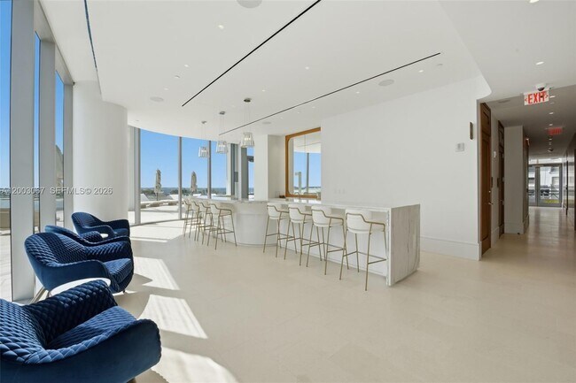 Building Photo - 175 SE 25th Rd