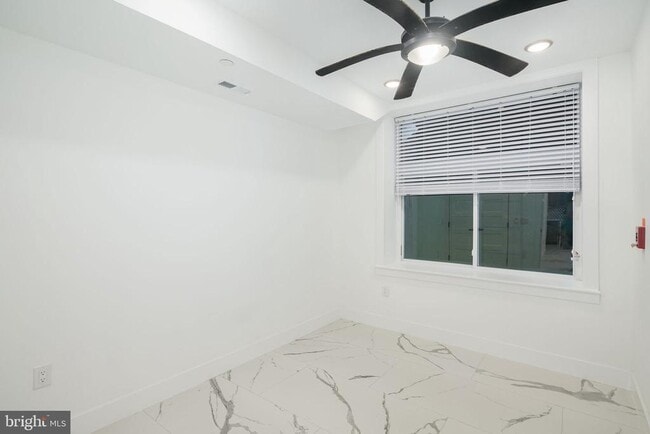 Building Photo - 2000 N Front St