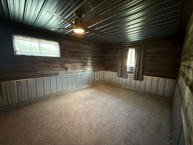 Building Photo - Spacious Rural Ranch!