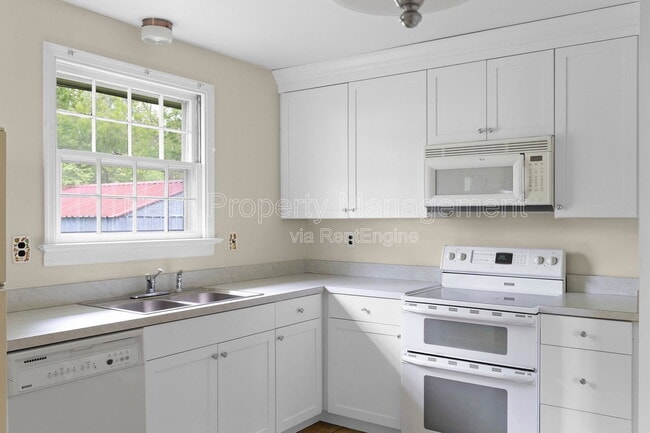 Building Photo - 4830 Kinloch Ln