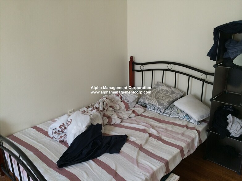 Building Photo - 349 Pleasant St