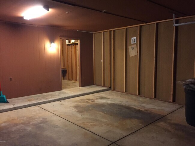 Building Photo - 7840 N Rasmussen Ave