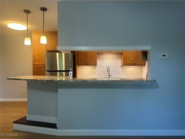 Building Photo - 7045 Carriage Hill Dr