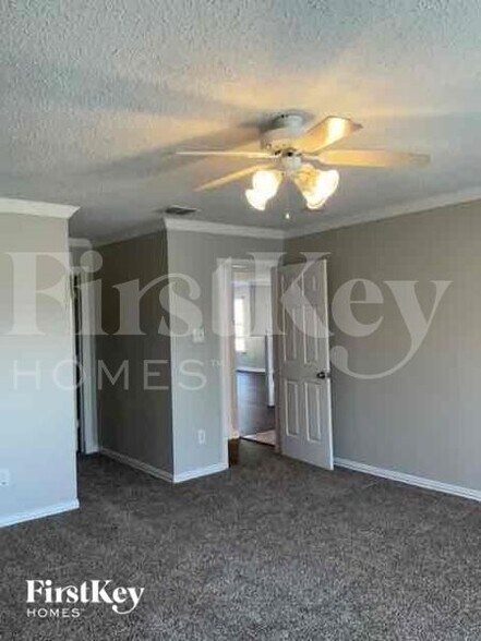 Building Photo - 301 Sunset Oaks Dr