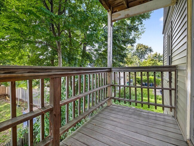 Building Photo - 187 Florence St