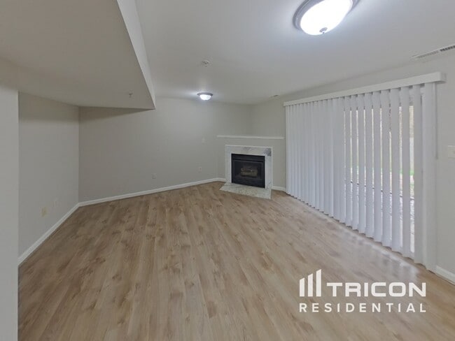 Building Photo - 9861 Greenbriar Way