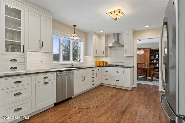 Building Photo - 7 Hill Rd