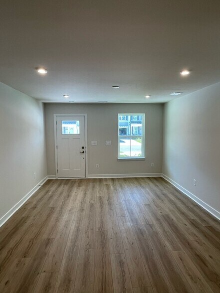 Building Photo - 2356 Elowen Ln