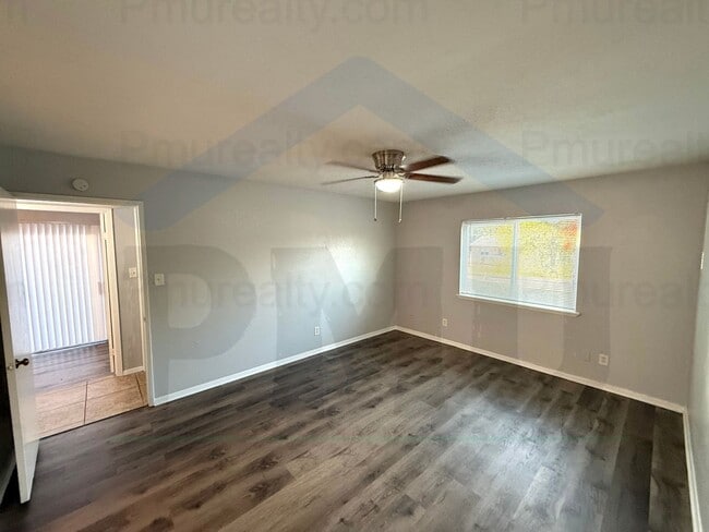 Building Photo - AVAILABLE NOW!!! Very Nice 3 Bedroom Dallas Half Duplex in Duncanville ISD
