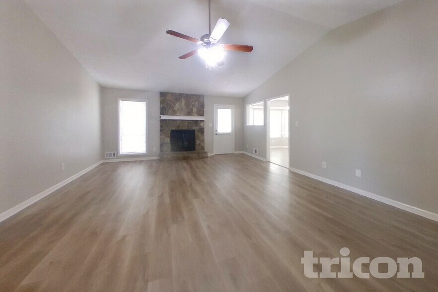 Building Photo - 968 Dallas Way