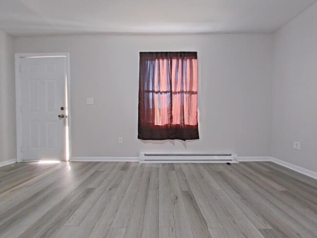 Building Photo - 337 Ennis St