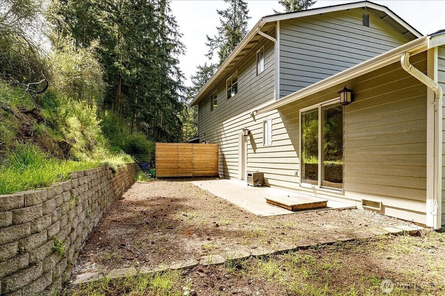 Building Photo - 5865 Fish Road