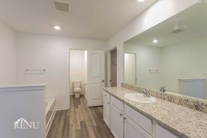 Building Photo - 2934 Jackson Smt