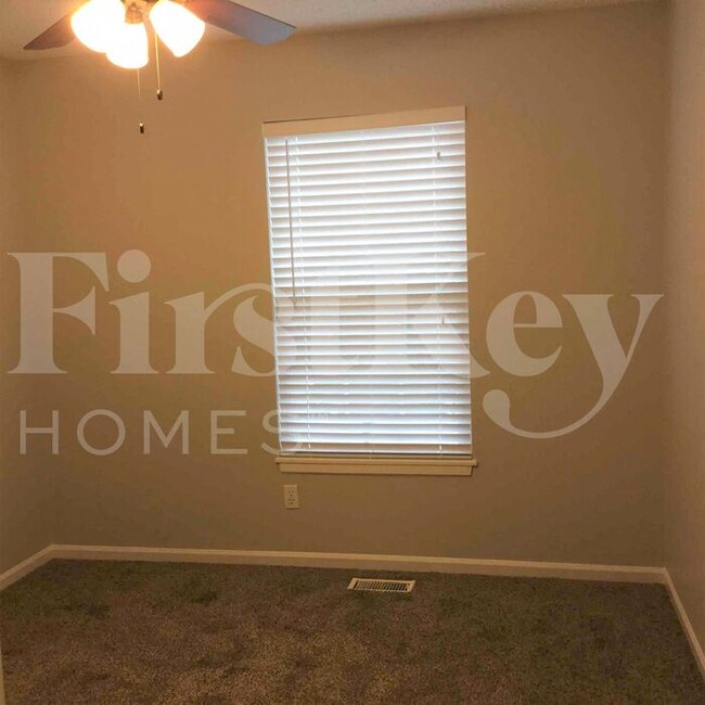 Building Photo - 1707 Brent Ln