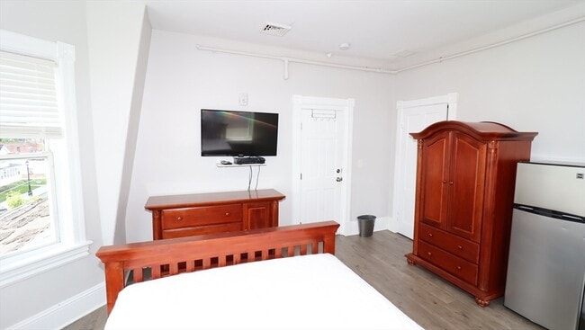 Building Photo - 44 South St