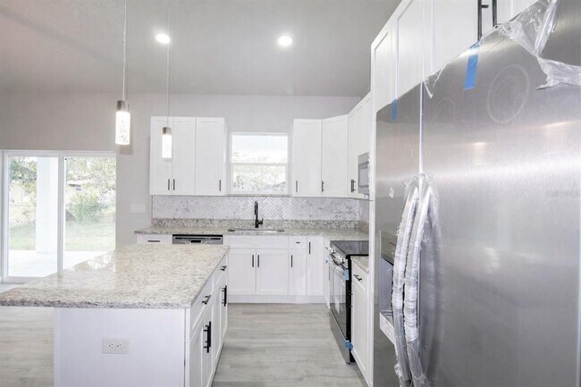 Building Photo - 769 Memorial Dr