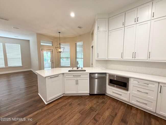 Building Photo - 7860 Turnstone Cir E