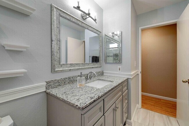 Building Photo - Updated 3 Bedroom Home on Quiet Court with Covered Patio