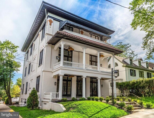 Building Photo - 2300 W 17th St
