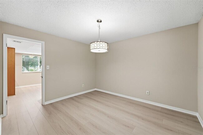 Building Photo - 525 Oak Haven Dr