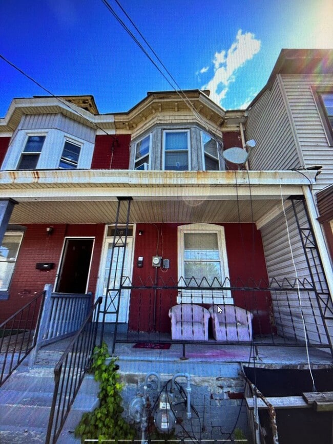 Primary Photo - 4 Bedroom | 1 Bath