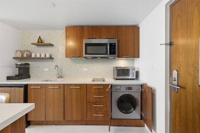 Building Photo - 6801 Collins Ave