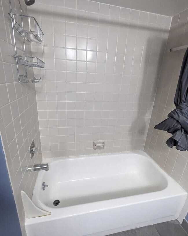 Building Photo - Centrally located, yet secluded 2 bedroom condo in the heart of Orlando for Rent
