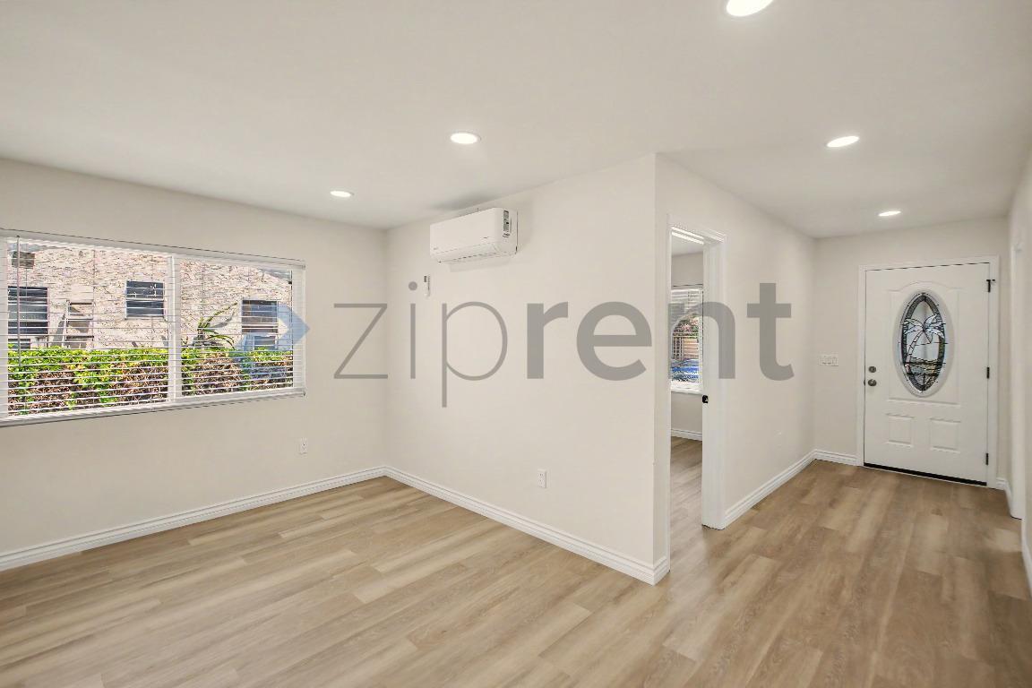 Building Photo - Unit
