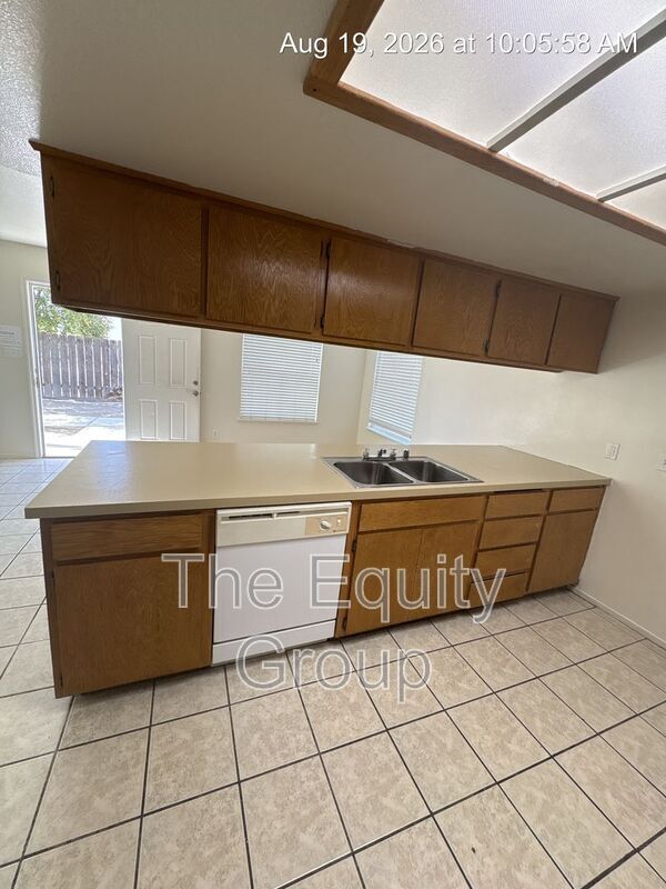 Building Photo - 1340 S Santa Fe St
