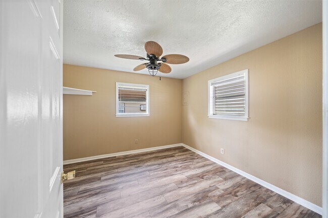 Building Photo - 7102 Terrasso Dr
