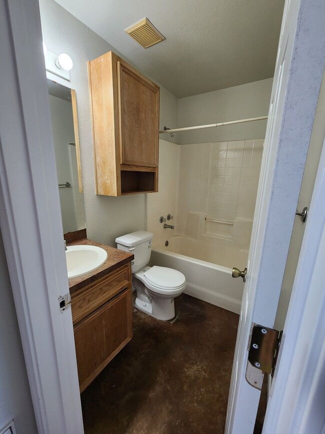 Building Photo - 811 E Ave I