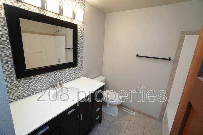 Building Photo - 698 Berwick Dr