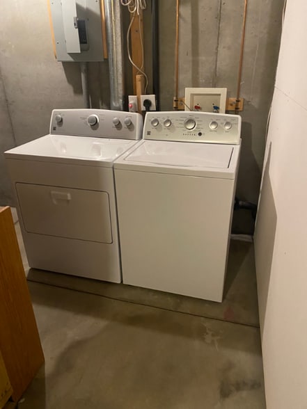 Building Photo - 9647 Deer Horn Ct