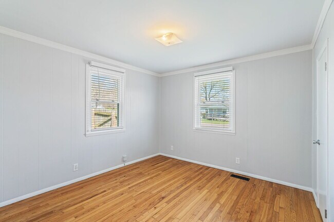 Building Photo - 3701 Vera Dr