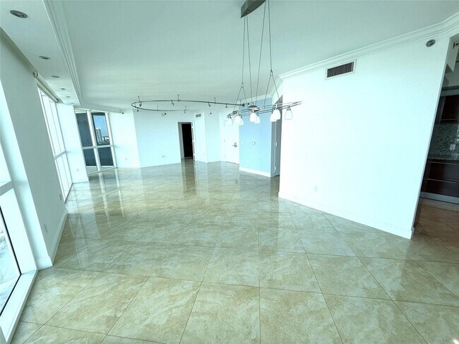 Building Photo - 101 S Fort Lauderdale Beach Blvd