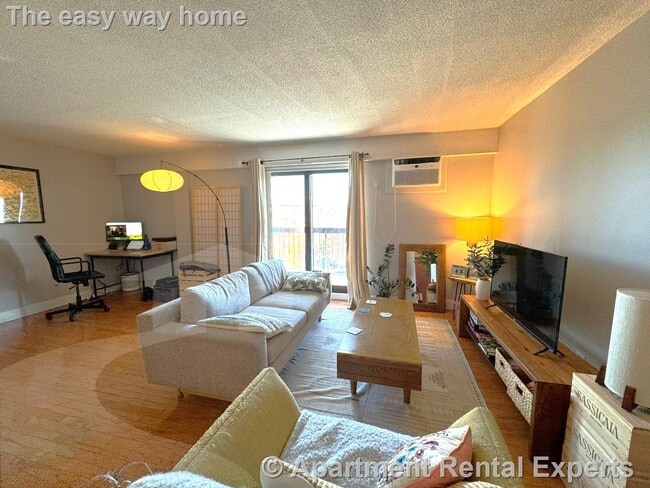 Building Photo - 47 Mystic St