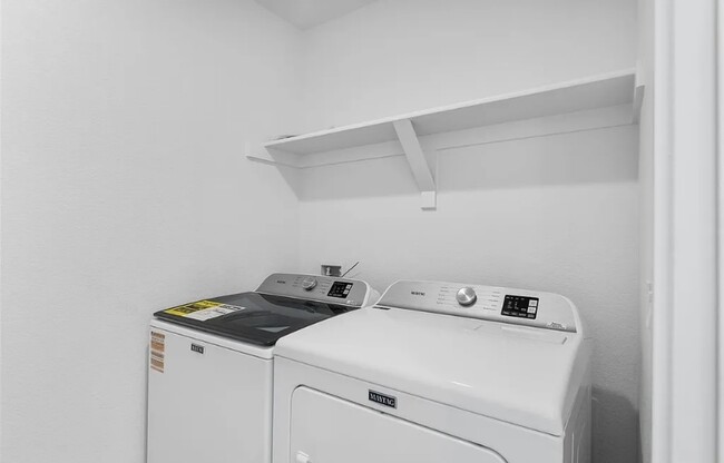 Building Photo - Private bathroom room 5