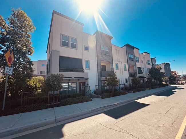 Building Photo - Beautiful and Modern 3-Story Townhome!