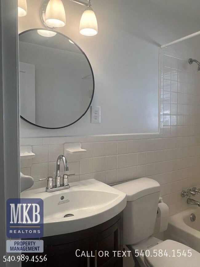 Building Photo - 6221 Shady Acres Dr