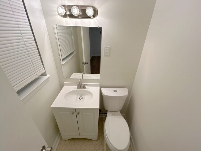 Building Photo - 1885 Dessa Dr