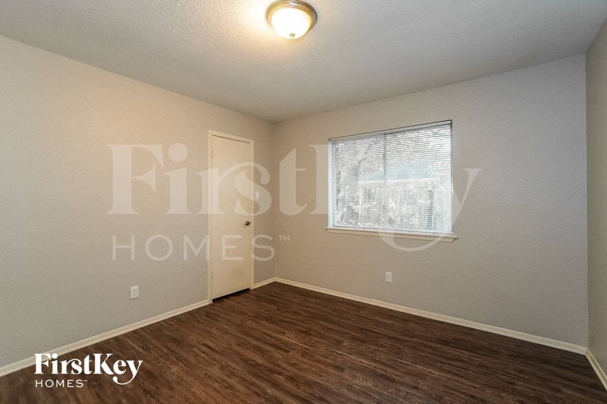 Building Photo - 6914 Leandra Dr