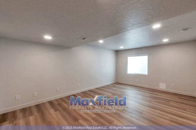 Building Photo - Saratoga Springs 5BD - 3.5BTH - 2GAR